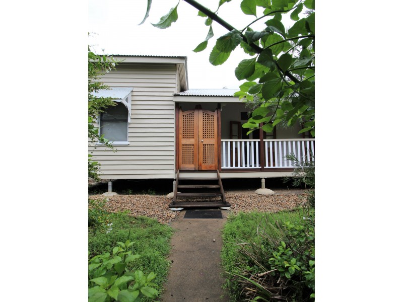 256 Ipswich Street, Esk QLD 4312