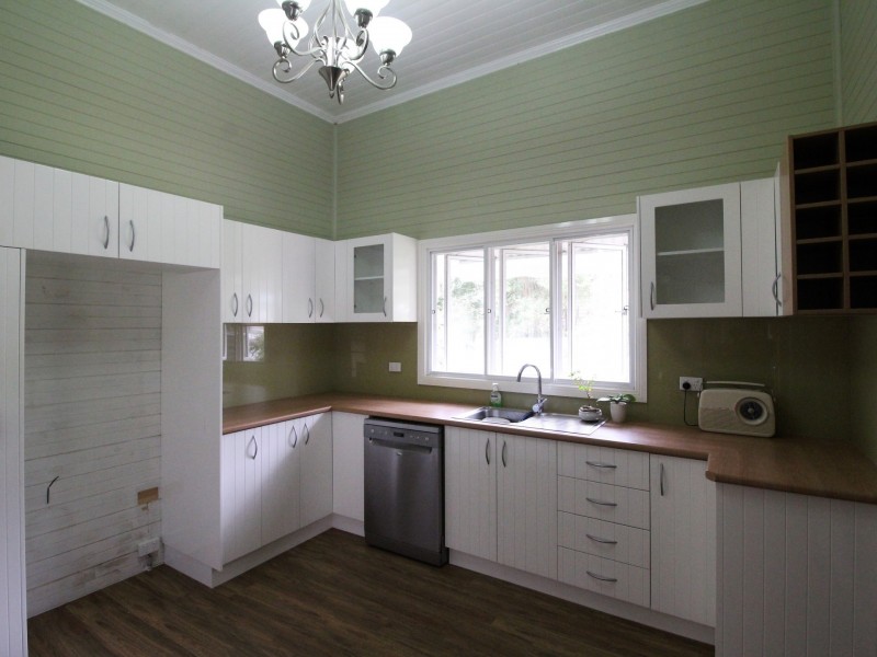 256 Ipswich Street, Esk QLD 4312