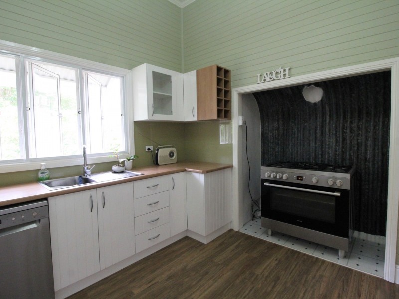 256 Ipswich Street, Esk QLD 4312