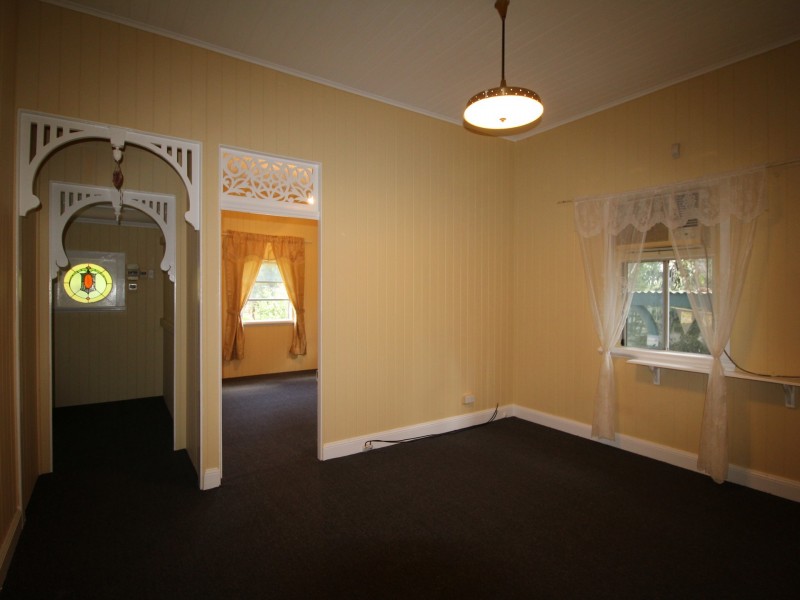 76 Dunlop Road, Esk QLD 4312