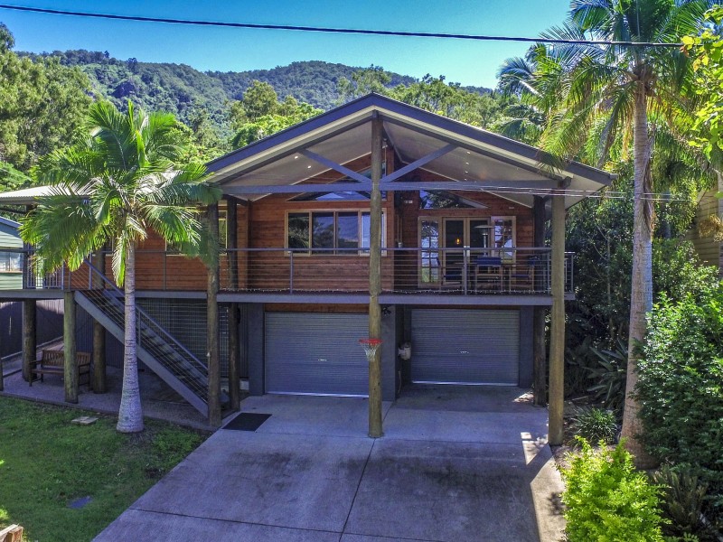 6 Fourth Avenue, Somerset Dam QLD 4312