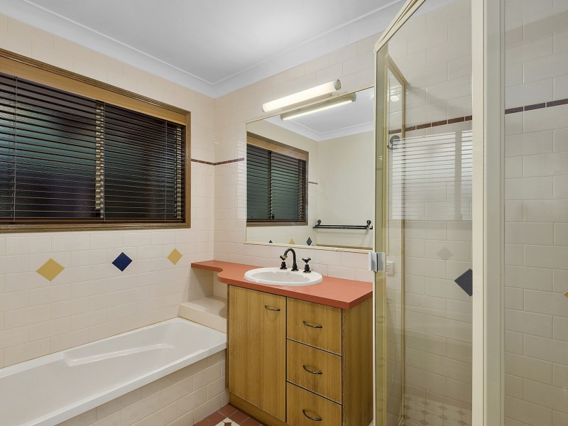 6 Fourth Avenue, Somerset Dam QLD 4312
