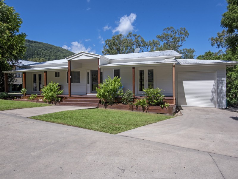 11 First Avenue, Somerset Dam QLD 4312