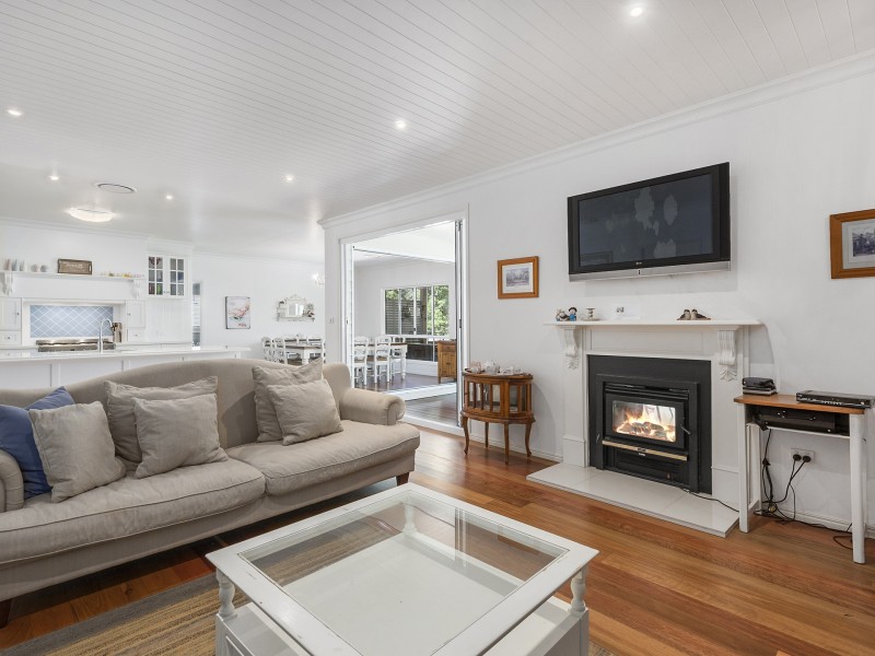 11 First Avenue, Somerset Dam QLD 4312