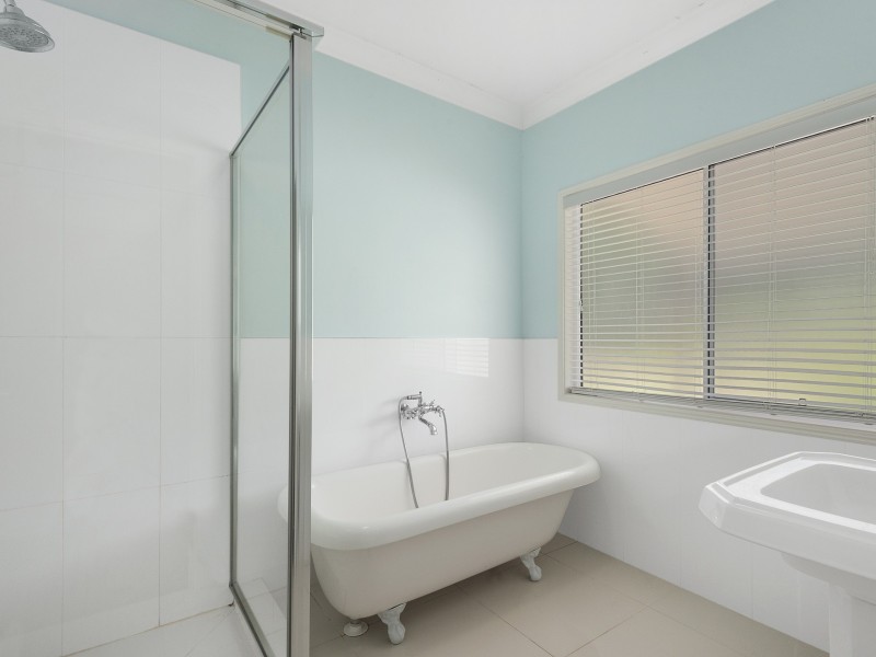 11 First Avenue, Somerset Dam QLD 4312