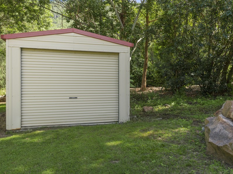 11 First Avenue, Somerset Dam QLD 4312