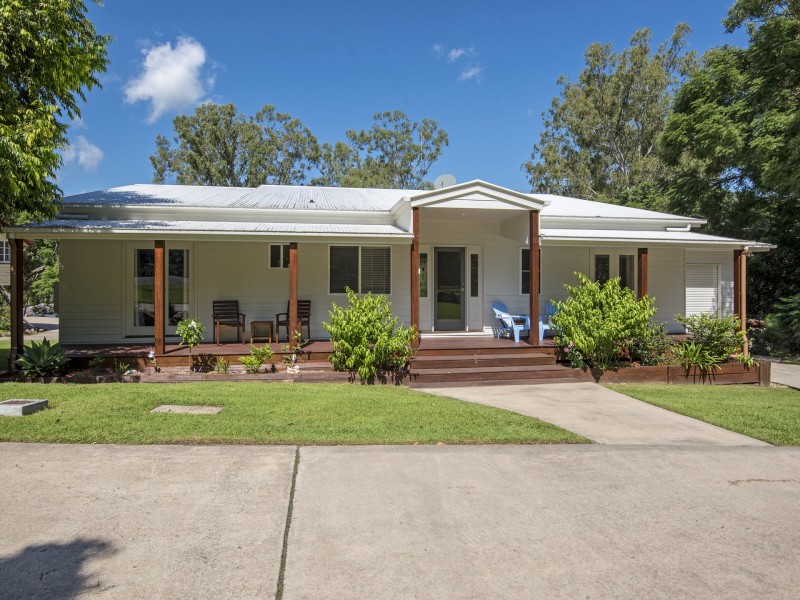 11 First Avenue, Somerset Dam QLD 4312