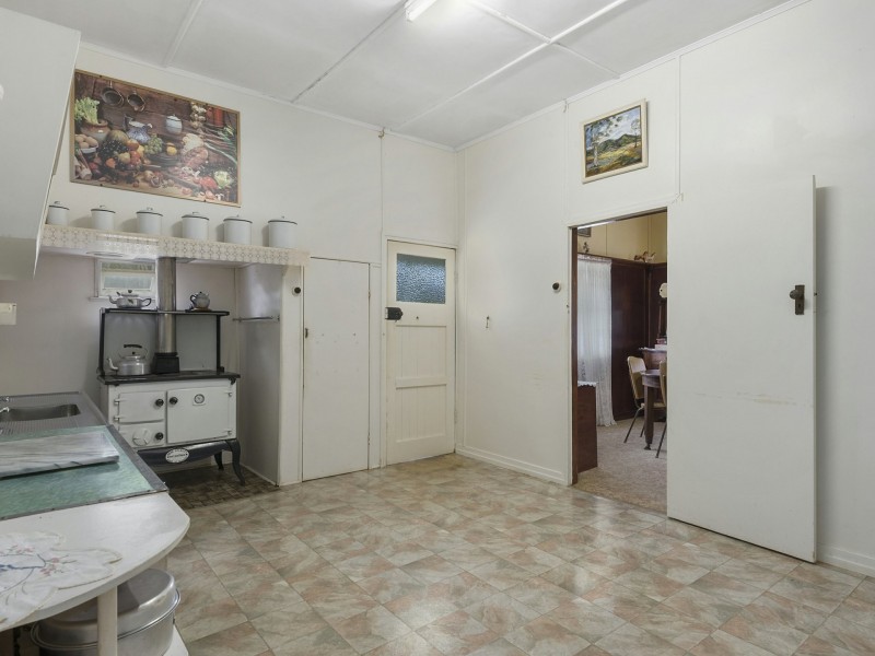 79 East Street, Esk QLD 4312