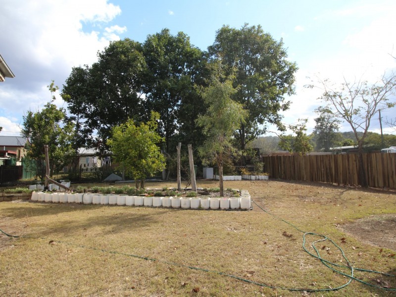 4 Rashford Street, Esk QLD 4312