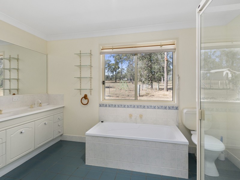 16 Gloucester Court, Mount Hallen QLD 4312