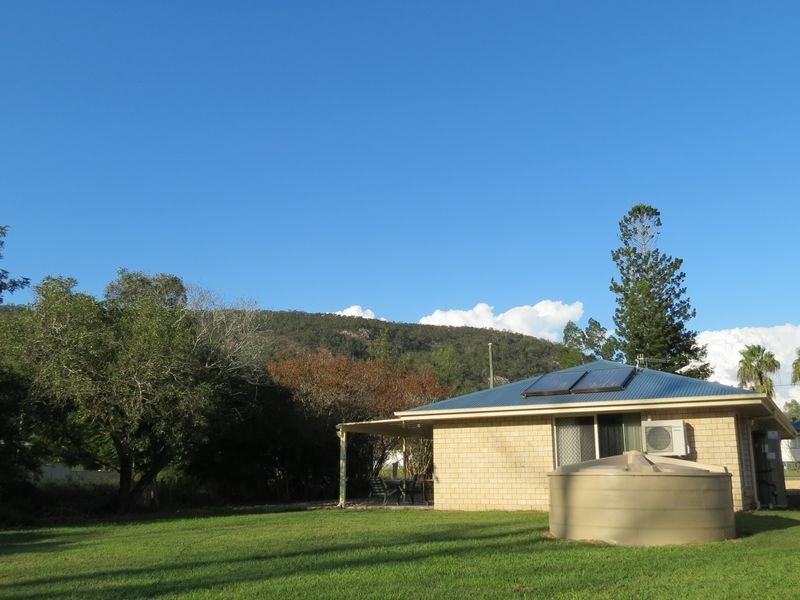 33 Middle Street, Esk QLD 4312