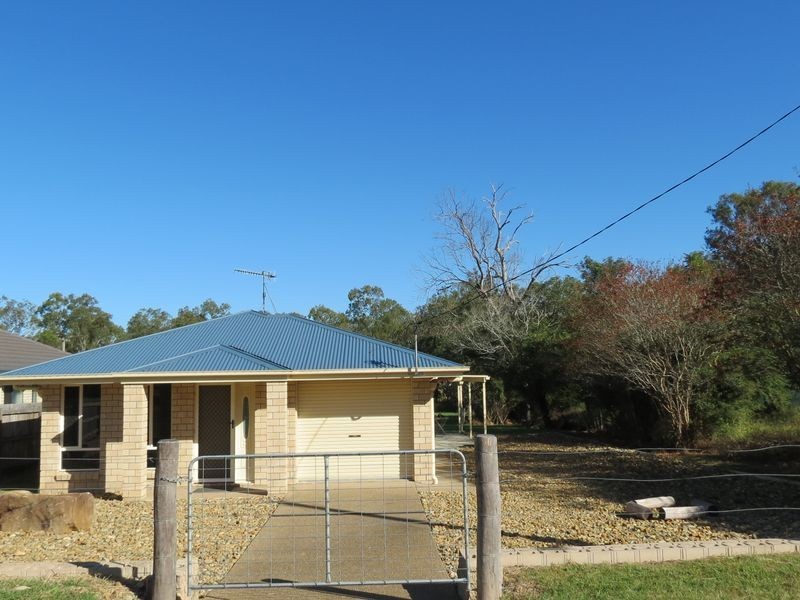 33 Middle Street, Esk QLD 4312