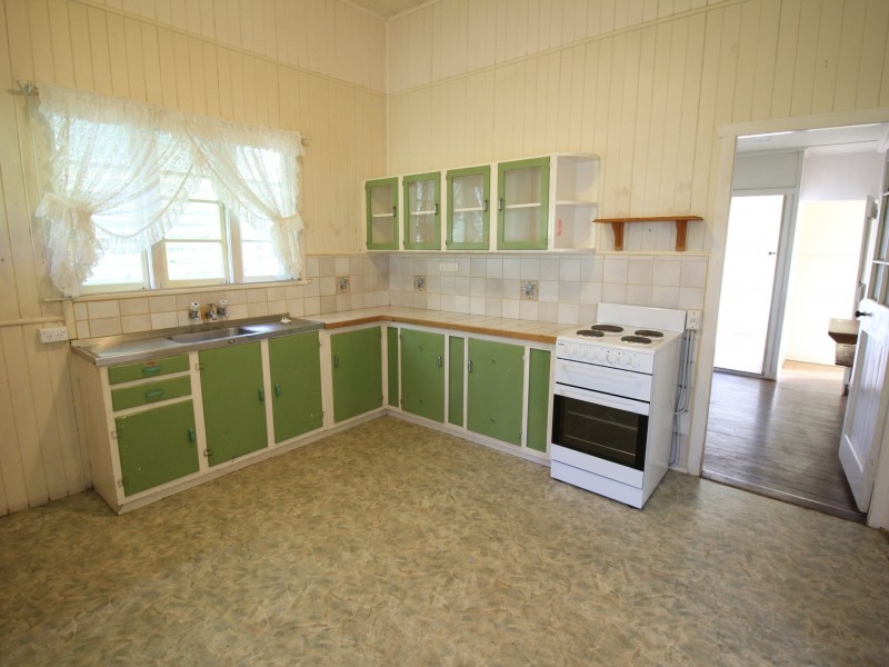 72 Ipswich Street, Esk QLD 4312