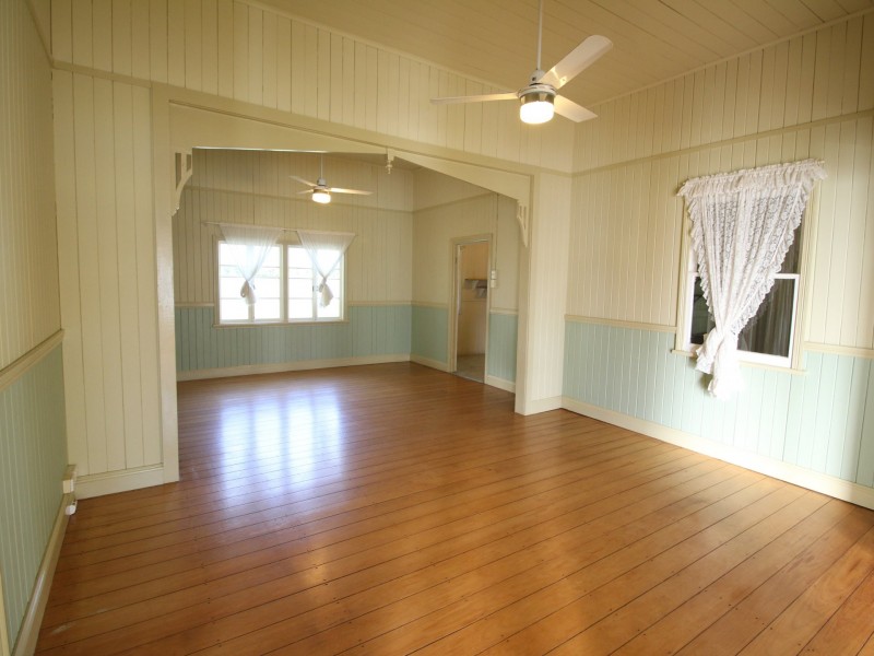 72 Ipswich Street, Esk QLD 4312