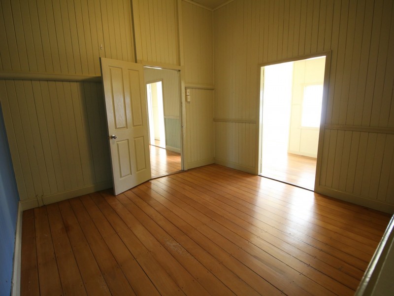 72 Ipswich Street, Esk QLD 4312