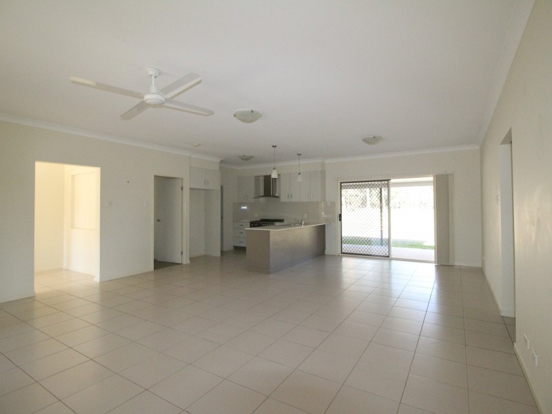 189 Edinburgh Drive, Mount Hallen QLD 4312