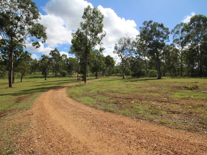 189 Edinburgh Drive, Mount Hallen QLD 4312