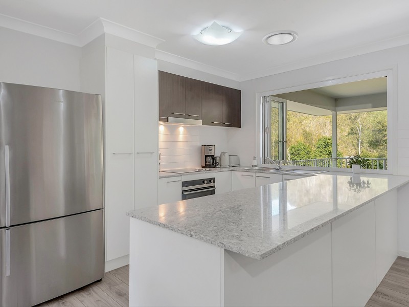 10 First Avenue, Somerset Dam QLD 4312