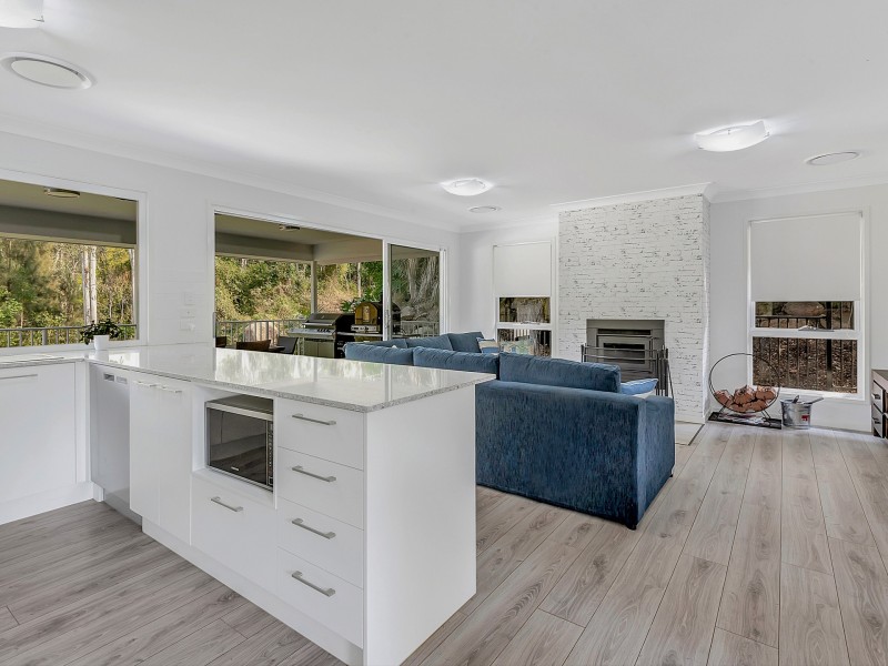 10 First Avenue, Somerset Dam QLD 4312