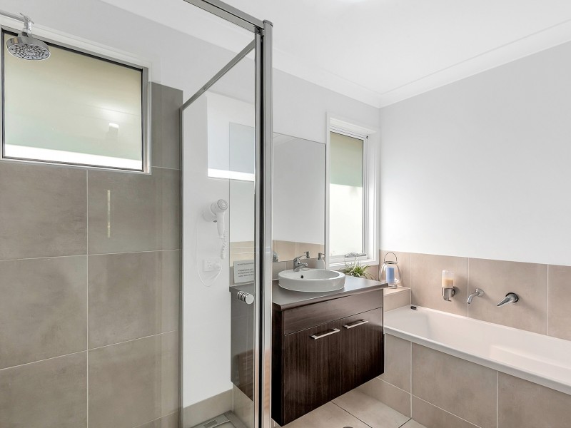 10 First Avenue, Somerset Dam QLD 4312