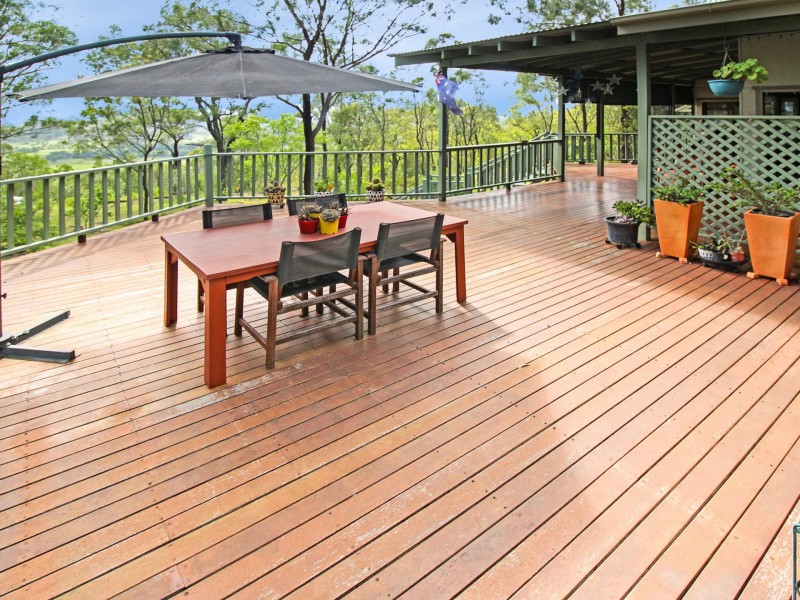91 Lakeview Drive, Esk QLD 4312