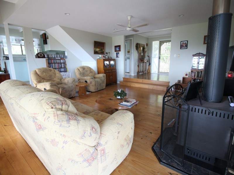 91 Lakeview Drive, Esk QLD 4312