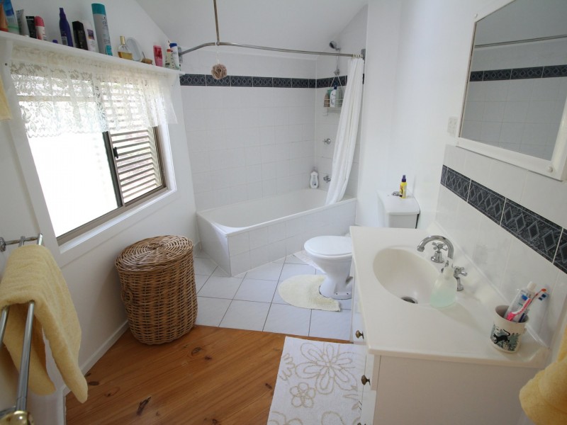 91 Lakeview Drive, Esk QLD 4312