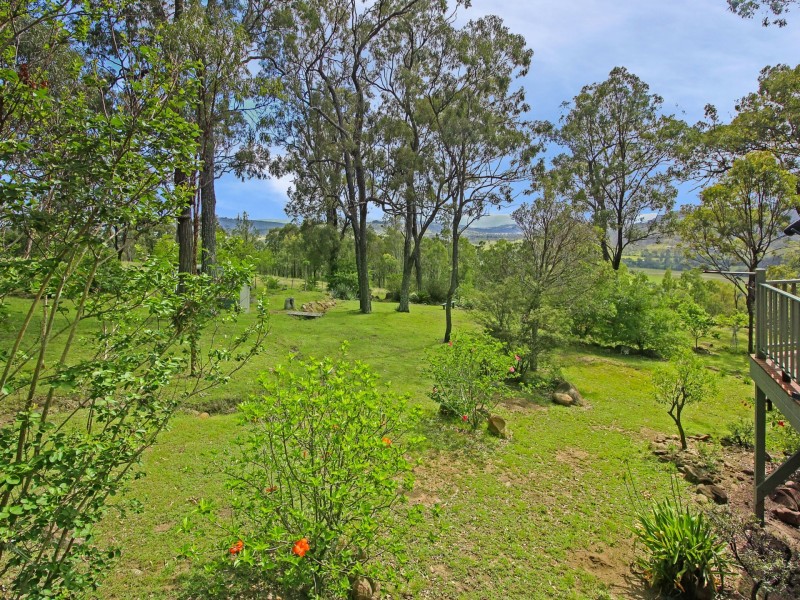 91 Lakeview Drive, Esk QLD 4312