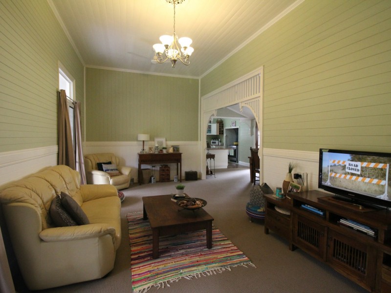 256 Ipswich Street, Esk QLD 4312