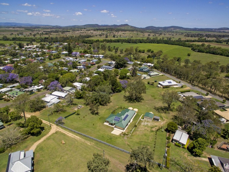 59 Bellambi Street, Toogoolawah QLD 4313