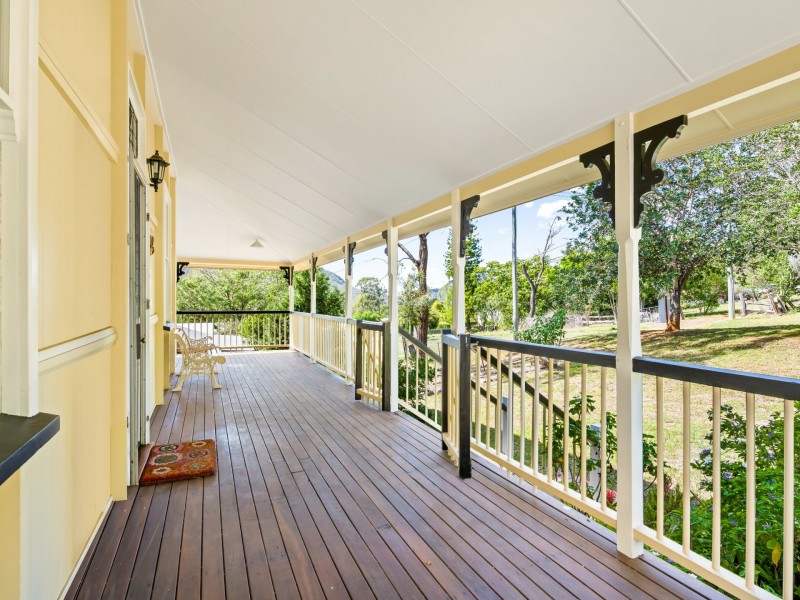 11 Hill Street, Esk QLD 4312