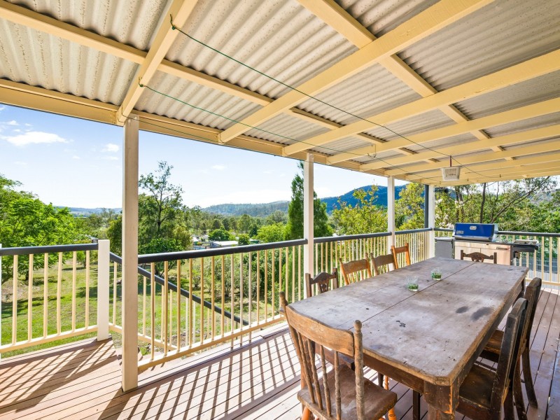 11 Hill Street, Esk QLD 4312