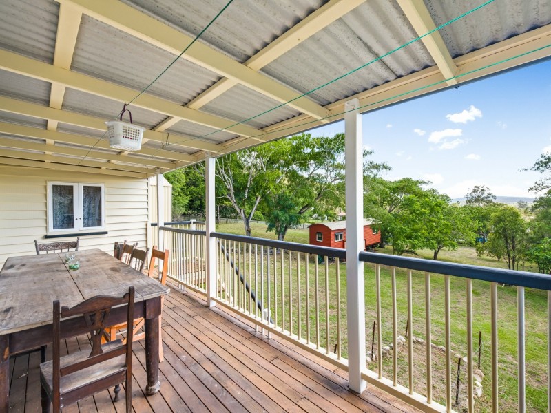 11 Hill Street, Esk QLD 4312