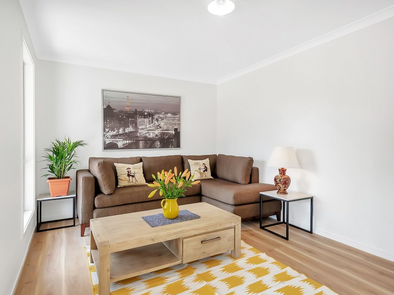 11 Royal Drive, Mount Hallen QLD 4312
