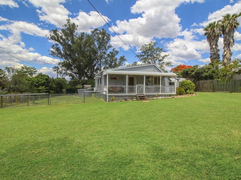 14 Mangerton Street, Toogoolawah QLD 4313