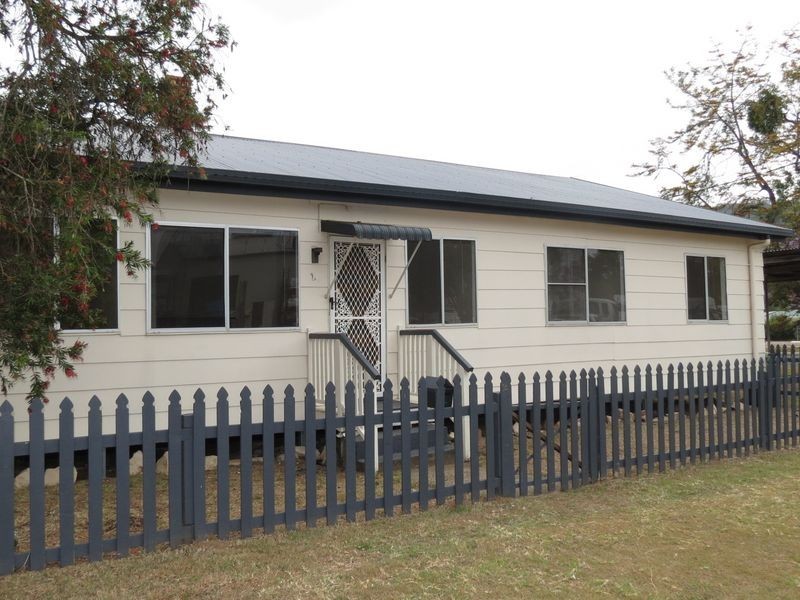 1a Pryde Street, Esk QLD 4312