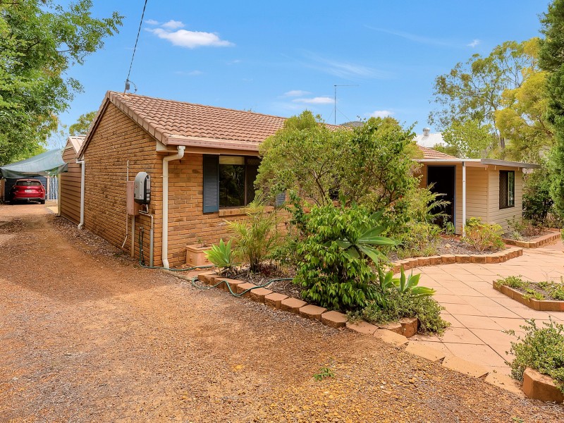 11 Elizabeth Street, Esk QLD 4312