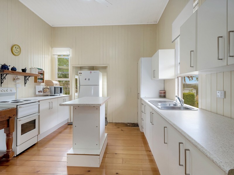 48 Bellambi Street, Toogoolawah QLD 4313
