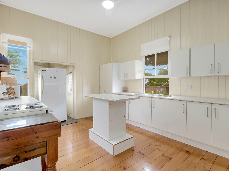 48 Bellambi Street, Toogoolawah QLD 4313
