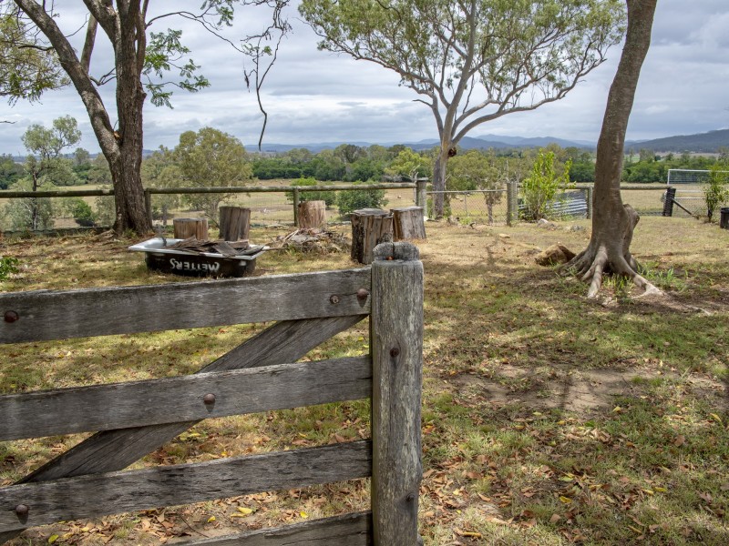 48 Bellambi Street, Toogoolawah QLD 4313