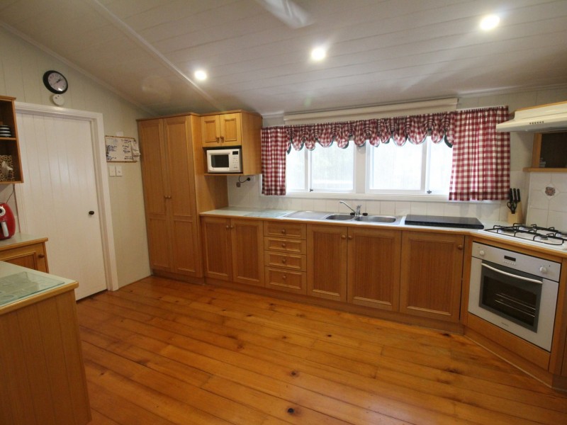 21 William Street, Linville QLD 4306