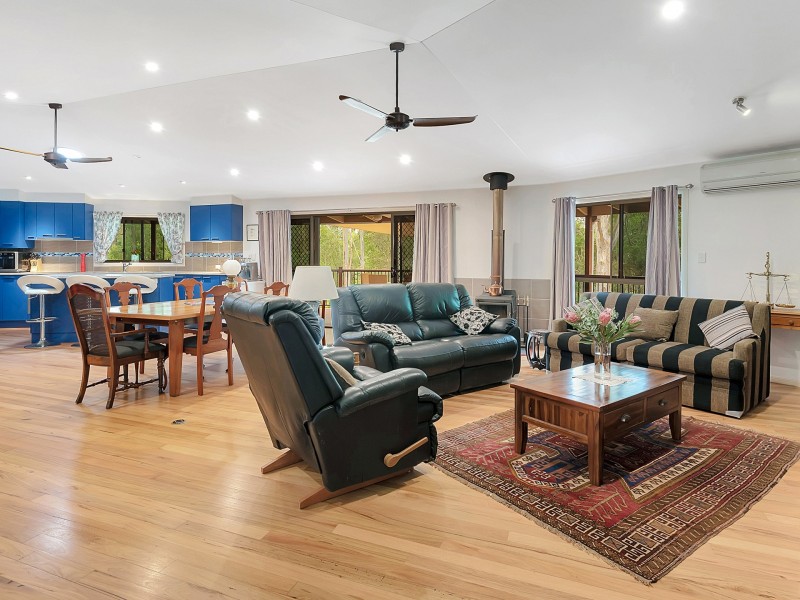 19 Middle Street, Esk QLD 4312