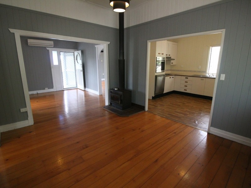 35 Down Street, Esk QLD 4312