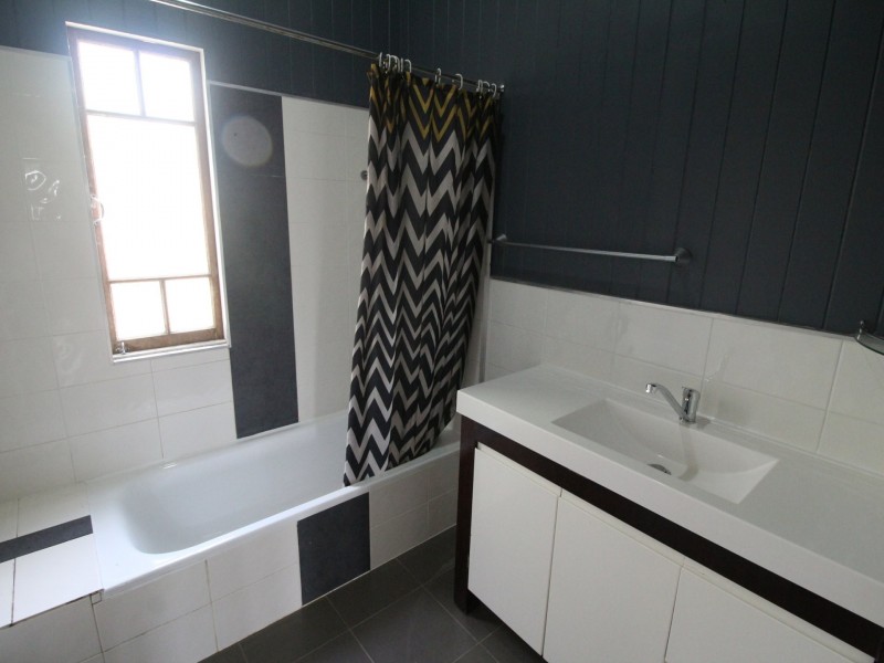 35 Down Street, Esk QLD 4312