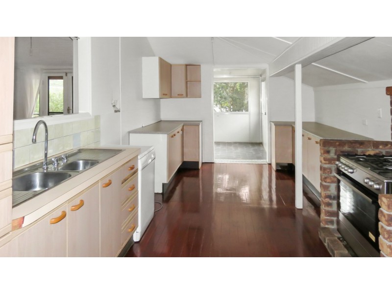 24 Elizabeth Street, Esk QLD 4312