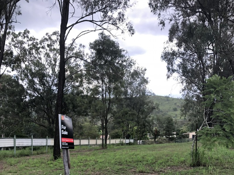 25 William Street, Linville QLD 4306