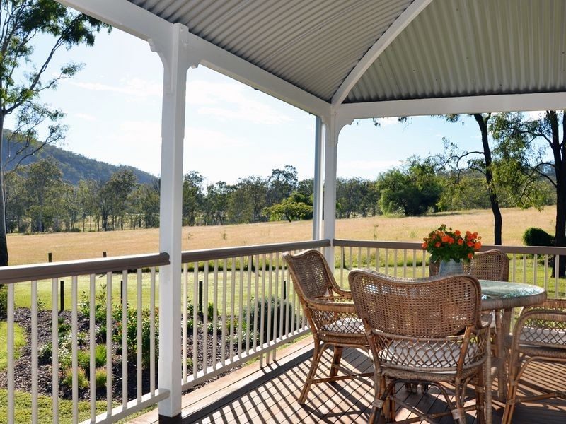 2 South Street, Esk QLD 4312