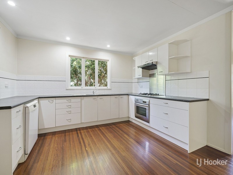 24 Sutton Street, Blackbutt QLD 4306