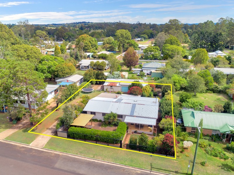 24 Sutton Street, Blackbutt QLD 4306