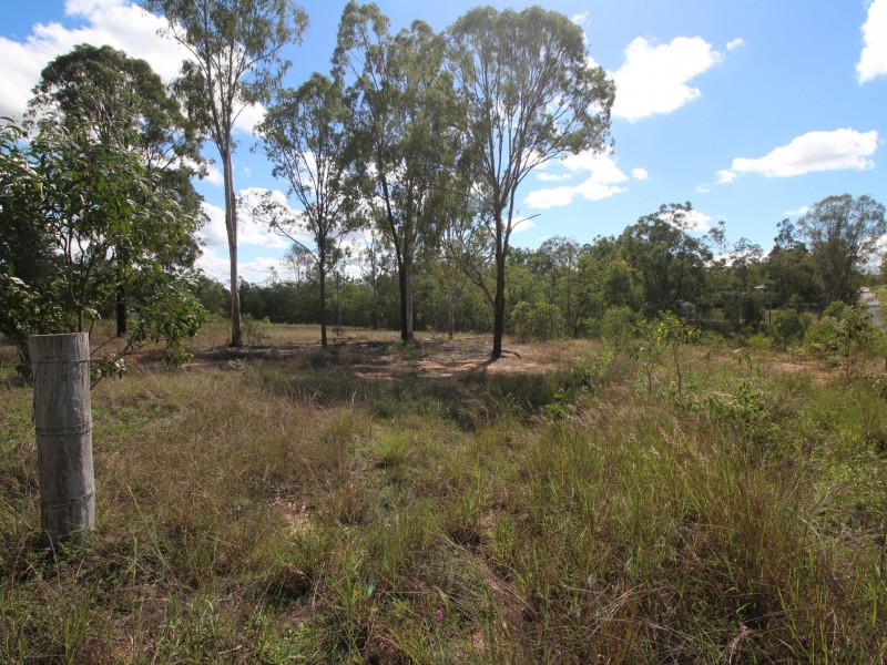 80 Pine Crescent, Esk QLD 4312